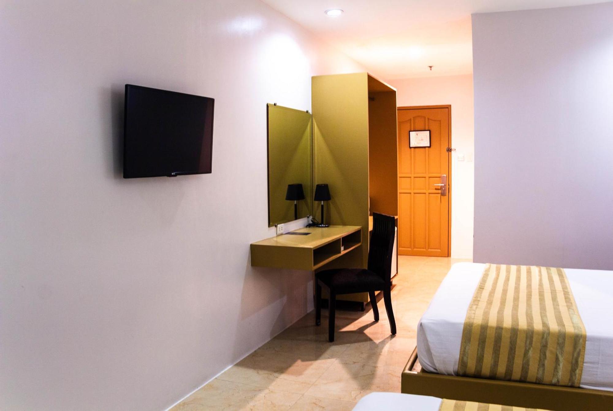 Azzurro Hotel Анхелес Екстериор снимка